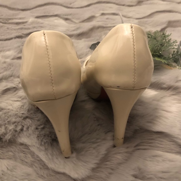 Nude Red Bottom Peep Toe Heels Size 8 - Picture 4 of 5
